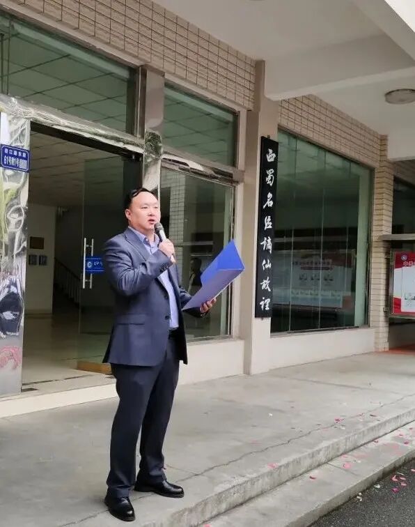 低头是跑道,抬头向未来