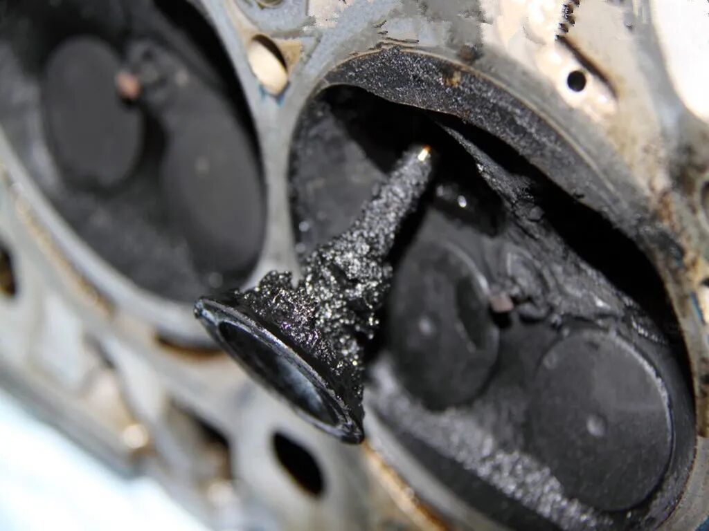 关于发动机积碳,正确的去除办法可不是大轰油门