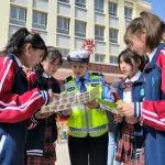 让孩子在交通安全的阳光下健康成长——平凉市公安机关交管部门形式多样开展“六一”节前交通安全宣讲活动