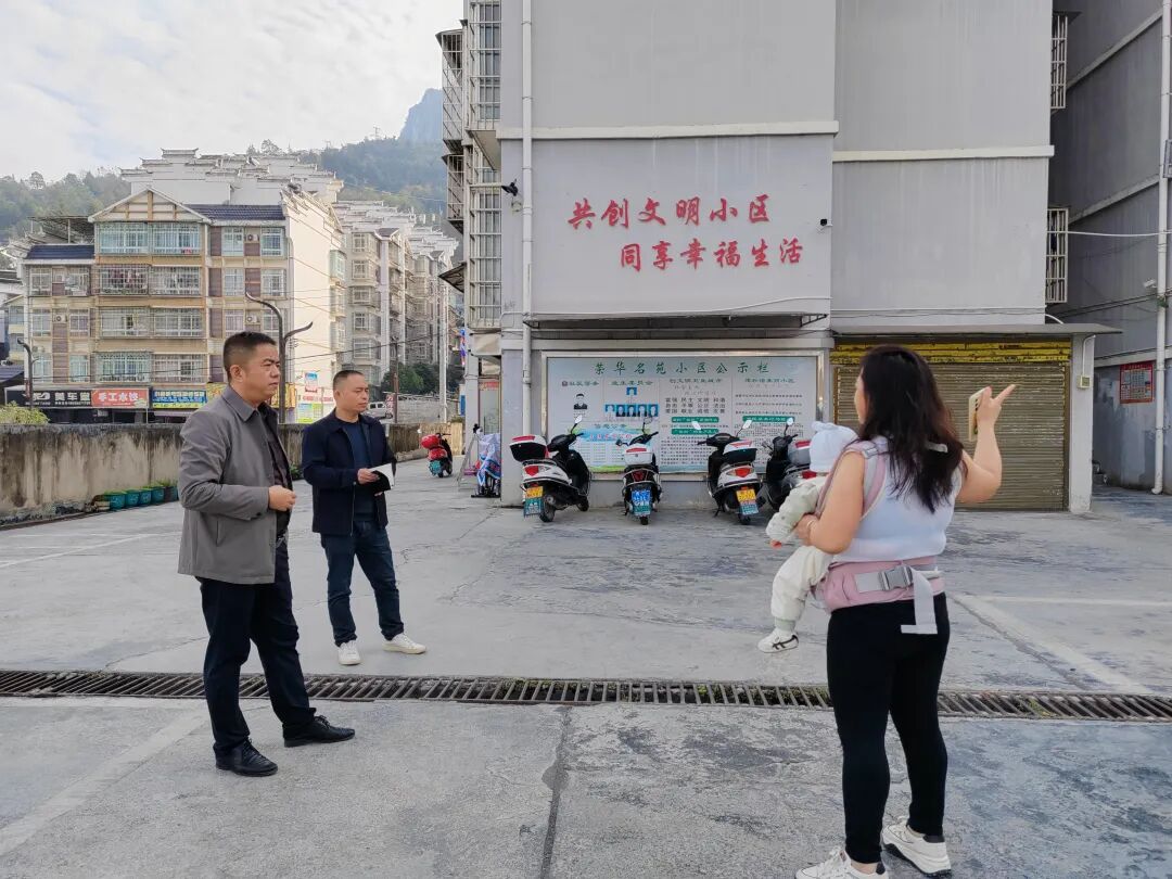 街道党工委副书记,办事处主任全再东陪同.