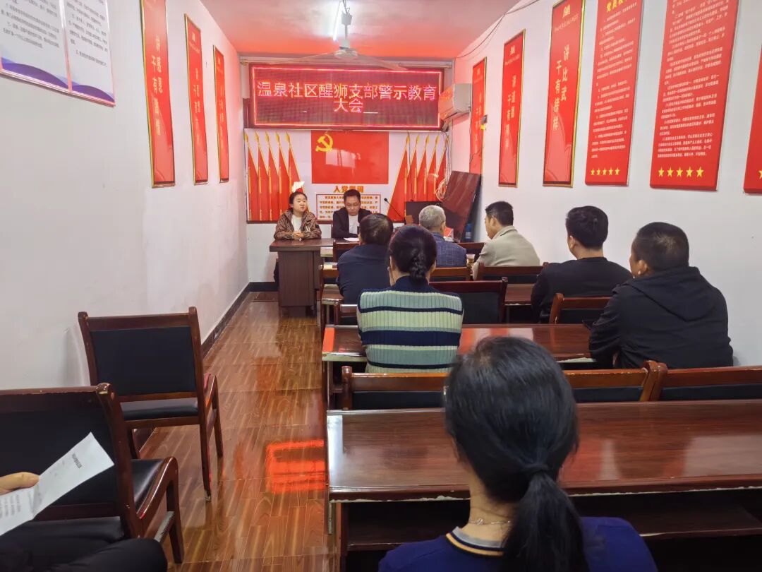 街道党工委委员,办事处副主任彭毅到北塔村指导农业产业项目工作.