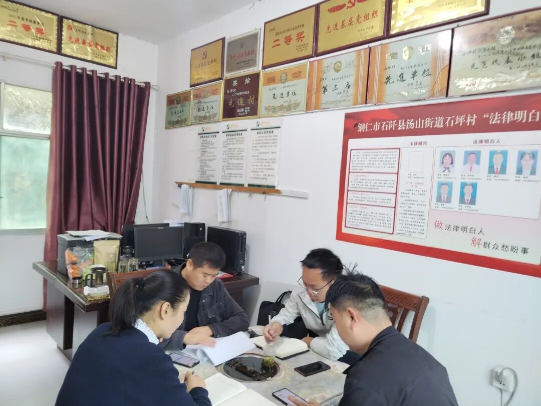 街道党工委副书记,办事处主任全再东陪同.