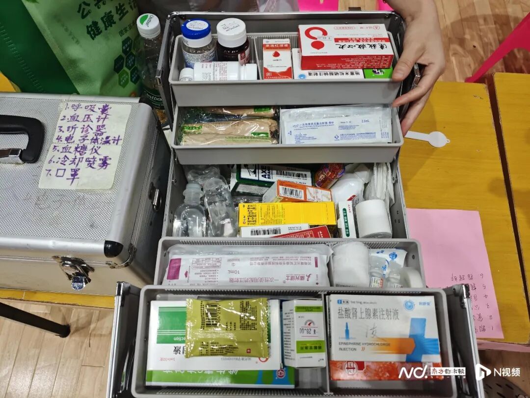 安置点内的药品。南都N视频记者 周敏萱 摄