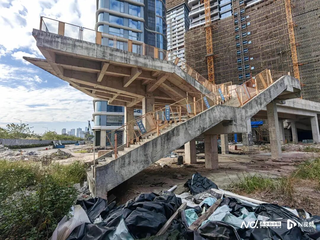 去年11月，珠光金融城壹号项目现场。现今施工团队已进驻进行外立面工作。南都·湾财社记者邱永芬摄