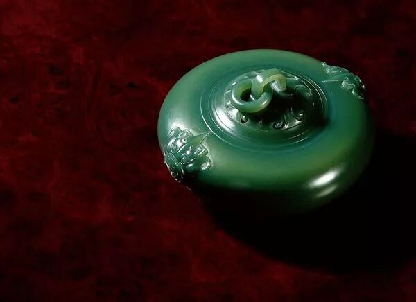 如何挑选真正质优的和田碧玉呢？