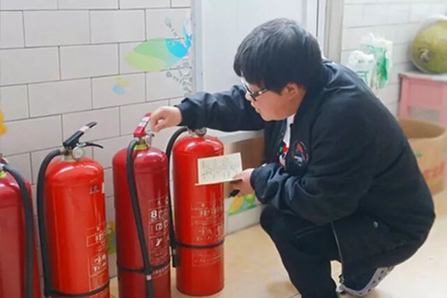 关于灭火器的使用、检查和保养