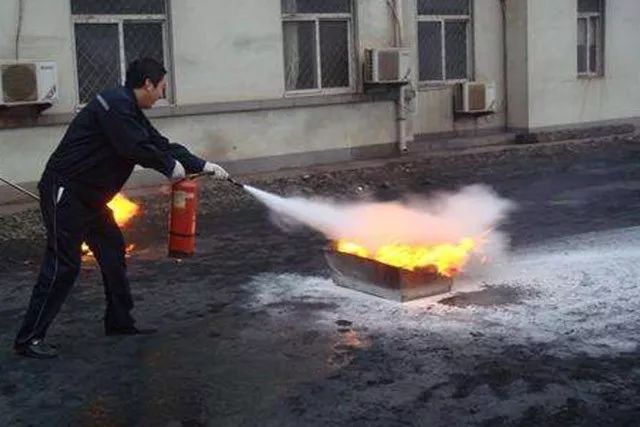 关于灭火器的使用、检查和保养