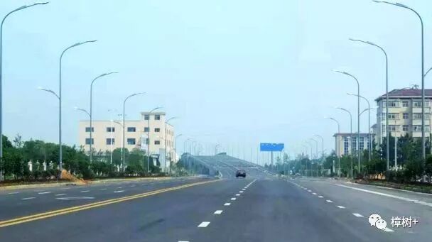 四桥平板车拉矿_斜拉桥图片_斜柱式后拉卡盘