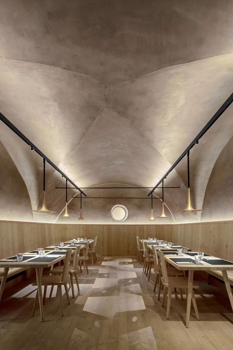 13世纪的老城改成小酒馆保留历史价值创造新生