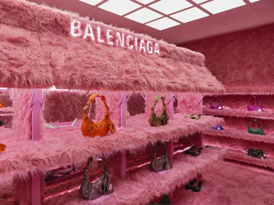 巴黎世家balenciaga最新快闪店全粉色更诱人