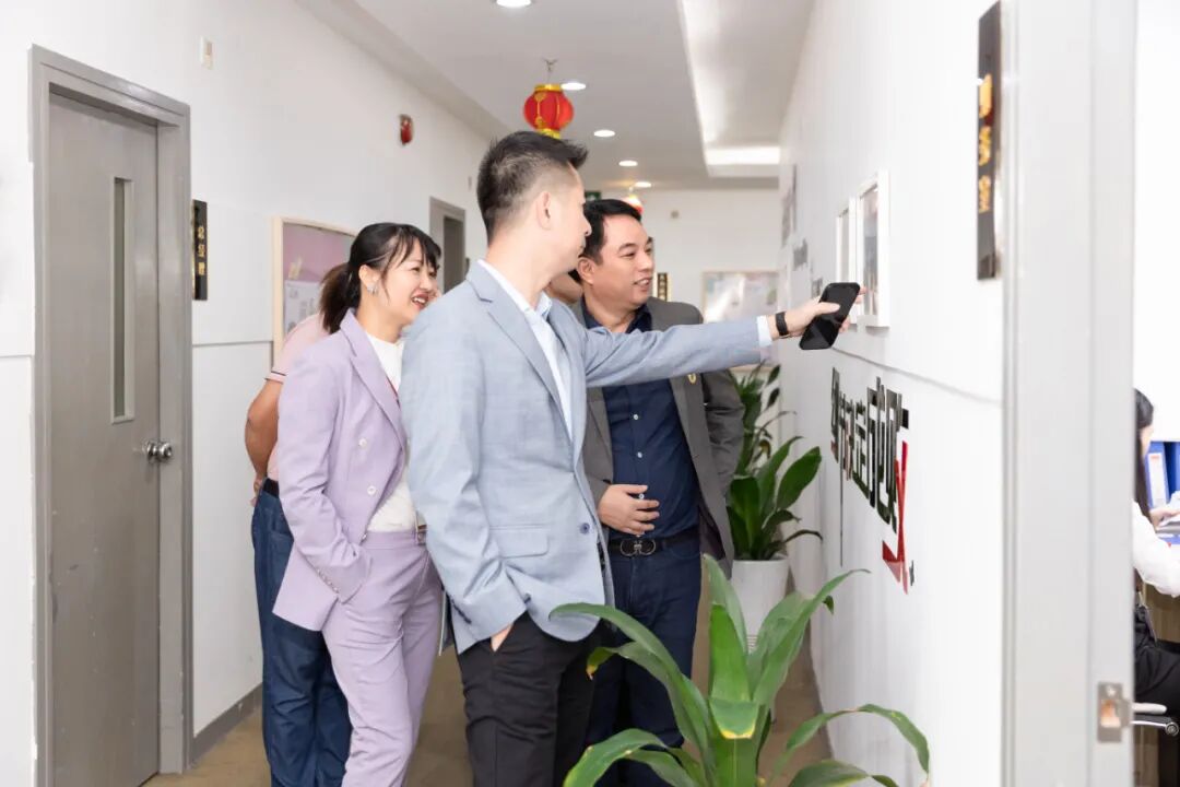 熱烈歡迎深圳市芯片行業(yè)協(xié)會(huì)蒞臨君林集團(tuán)交流座談！