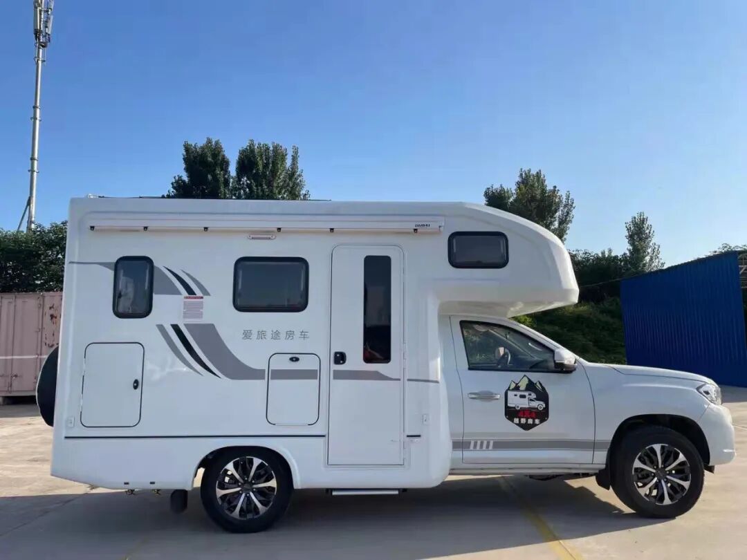 15 北京农展馆:爱旅途t70皮卡车友定制款 四驱系统后横床 人气车型