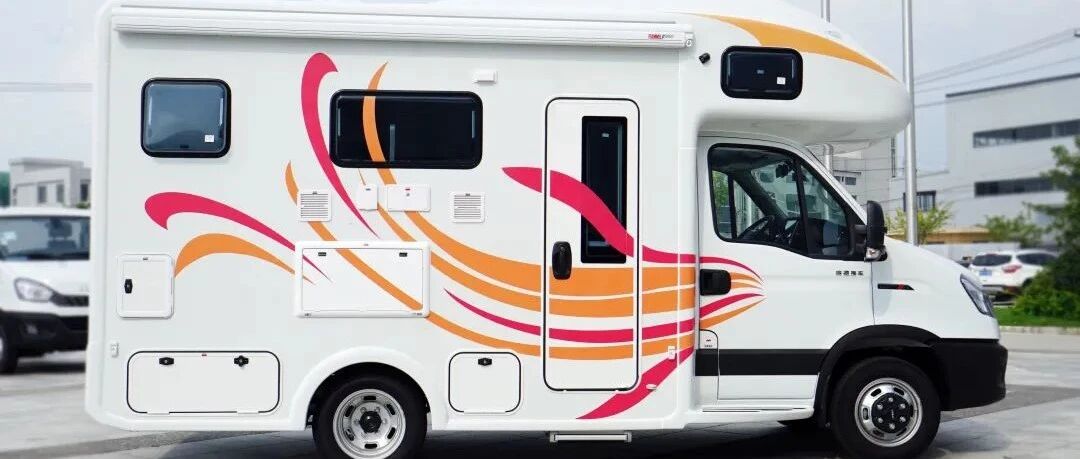 12.17 南京房车展： 出门不怕没水电！赛德白鲸房车纵床版 1000Ah锂电 大家庭轻奢旅行优选