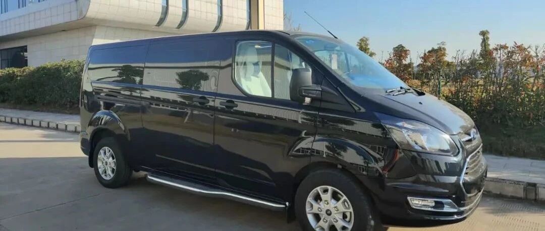 4.15 北京农展馆：江铃旅居车 V362西部小野牛客户定制款 福特新全顺底盘 中轴低顶可下地库