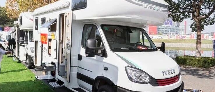 要大空间、低重心还要自动挡？来看看览众塞拉维双拓展C型房车