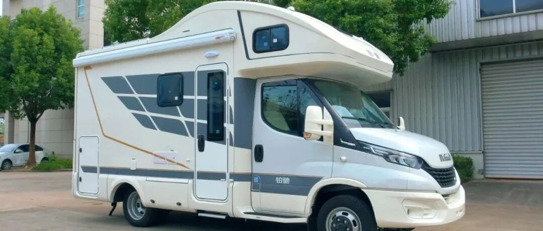 奢华且舒适 一款专为高端商务打造的进口底盘房车——铂驰帕亚尼商旅款