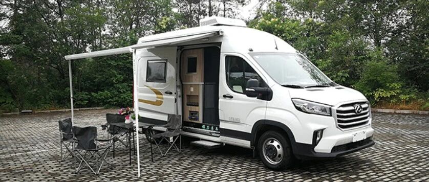 10.5北京房车展：程力上汽大通 V90 国六加长超高顶B型房车