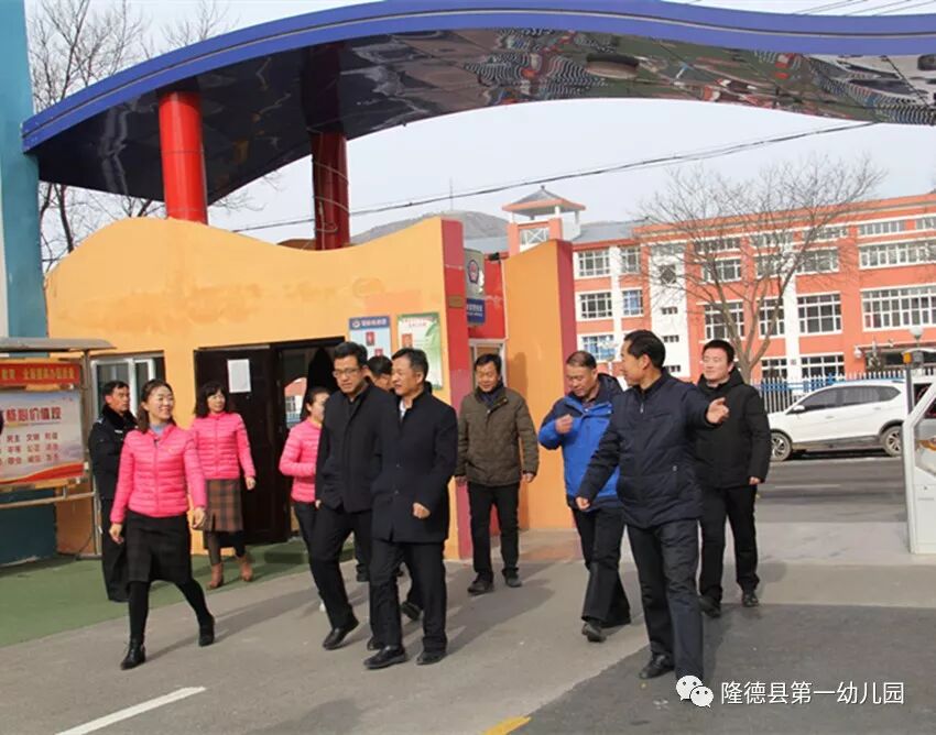 市教育局党工委副书记张占军一行在隆德县教体局局长董玉科的陪同下来
