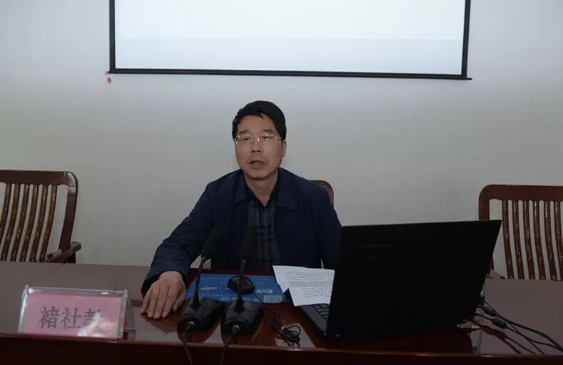 城固县举行领导干部脱贫攻坚专题培训班