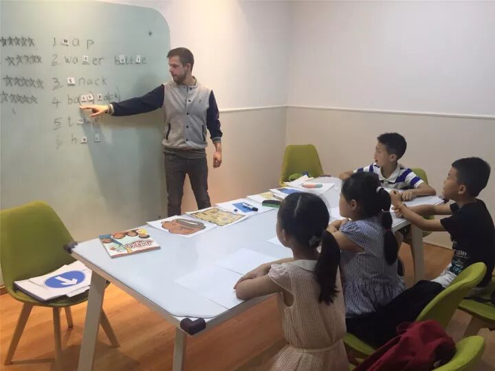 i国际私塾学员们正在上课