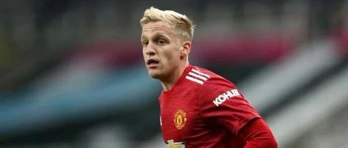 范德法特：出场顺序在范德贝克前的那些球员不行，他不该在曼联枯坐替补席