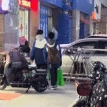 当你和班主任住同一小区