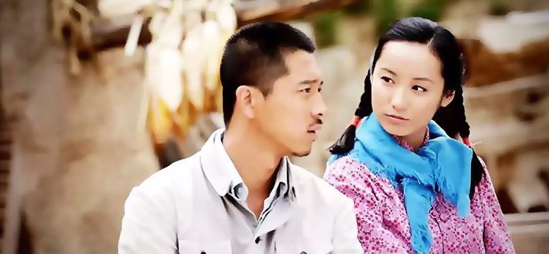 再说说信天游吧,田五一边打枣,一边把"酸曲"唱得欢快淋漓.