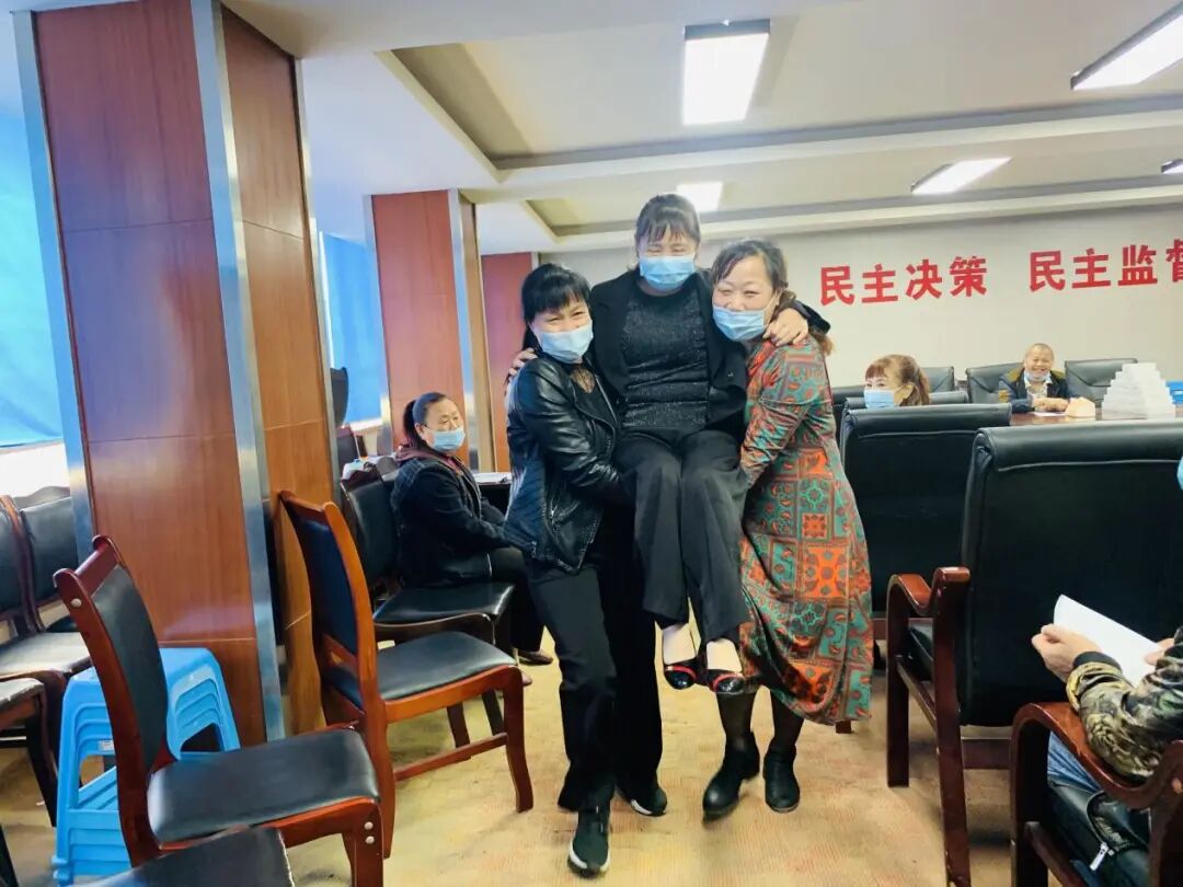 担架怎么用用简易担架运送伤员的技能你能得几分？丨在大面_https://www.jmylbn.com_新闻资讯_第3张