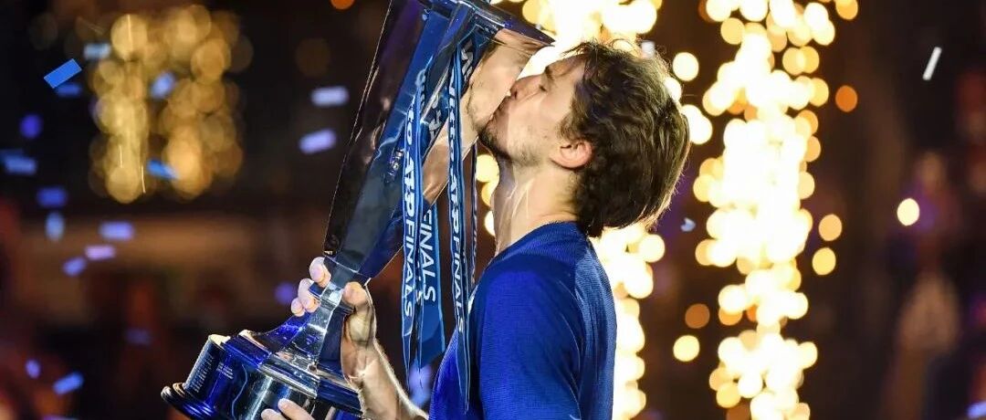 兹维列夫横扫梅德维德夫 两夺ATP年终总决赛冠军