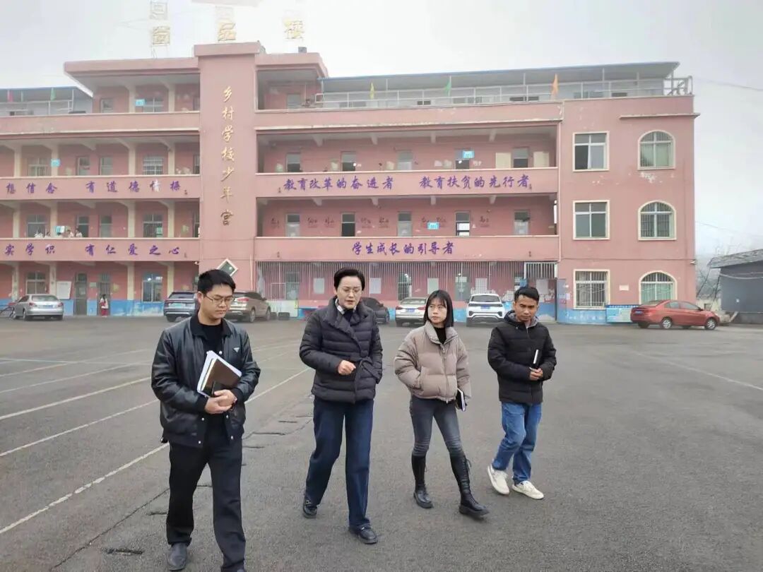 牟艳到新场乡中学教育集团看望慰问教育集团分校新场乡黑塘中学学生和