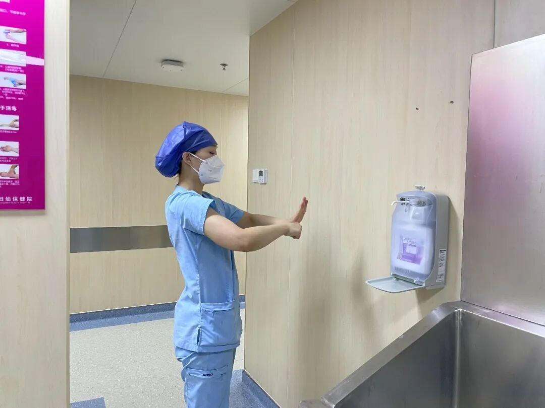 肌瘤钻怎么写【秩序回归，征程再启】无影灯下的“手”护_https://www.jmylbn.com_新闻资讯_第6张