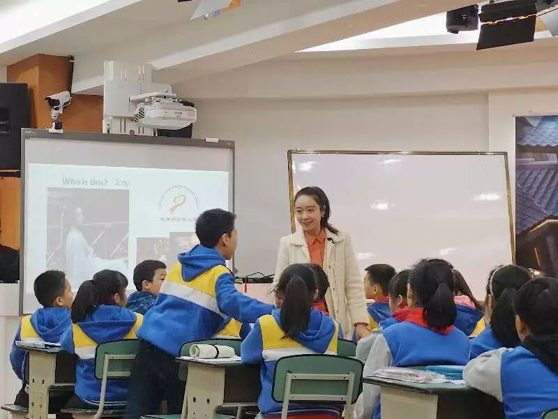 英文敬礼怎么说_敬礼英文_英文敬礼respect缩写