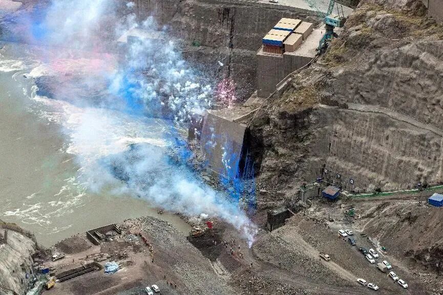 下闸！世界在建规模最大水电站正式蓄水的图6