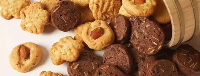 烤肠热量等于多少米饭_烤肠的热量_烤肠热量多少大卡