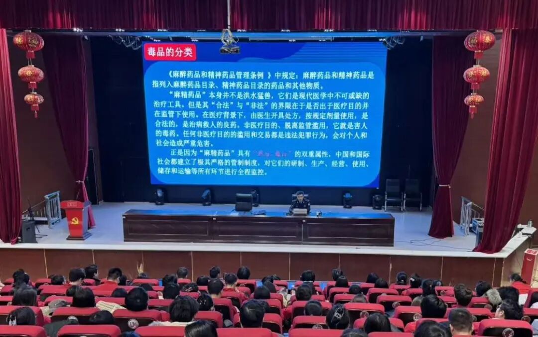 12月26日，温宿县司法局联合团县委、阿克苏强制隔离戒毒所，面向全县西部计划志愿者开展“拒绝滥用 守护青春”主题禁毒知识宣讲活动。.jpg