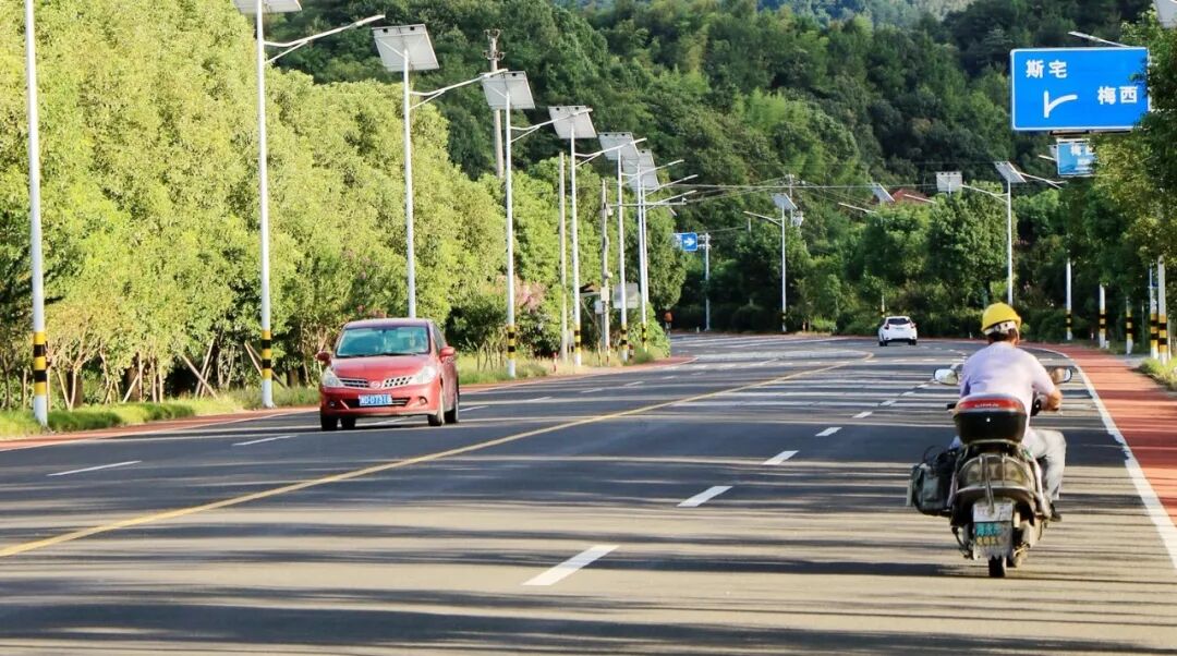 2诸暨交通之声,掌握路段管制解除时间;被赛道包围的小