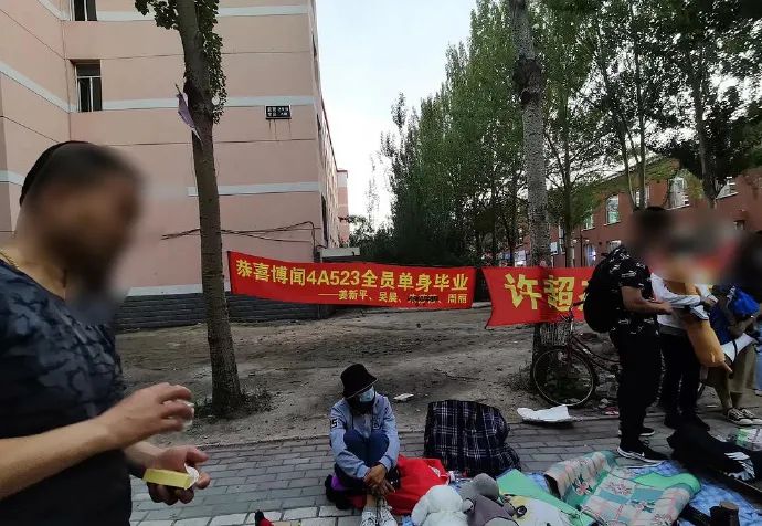 “车上天降用过的套套?!”妹子爆出现场照,5000好友都炸了!-微信头条网 “车上天降用过的套套?!”妹子爆出现场照,5000好友都炸了!