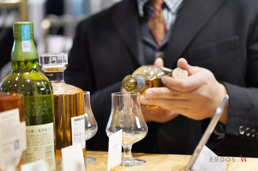 资深威士忌&烈酒媒体人现场为大家讲解威士忌文化,从酒知识入手,带出