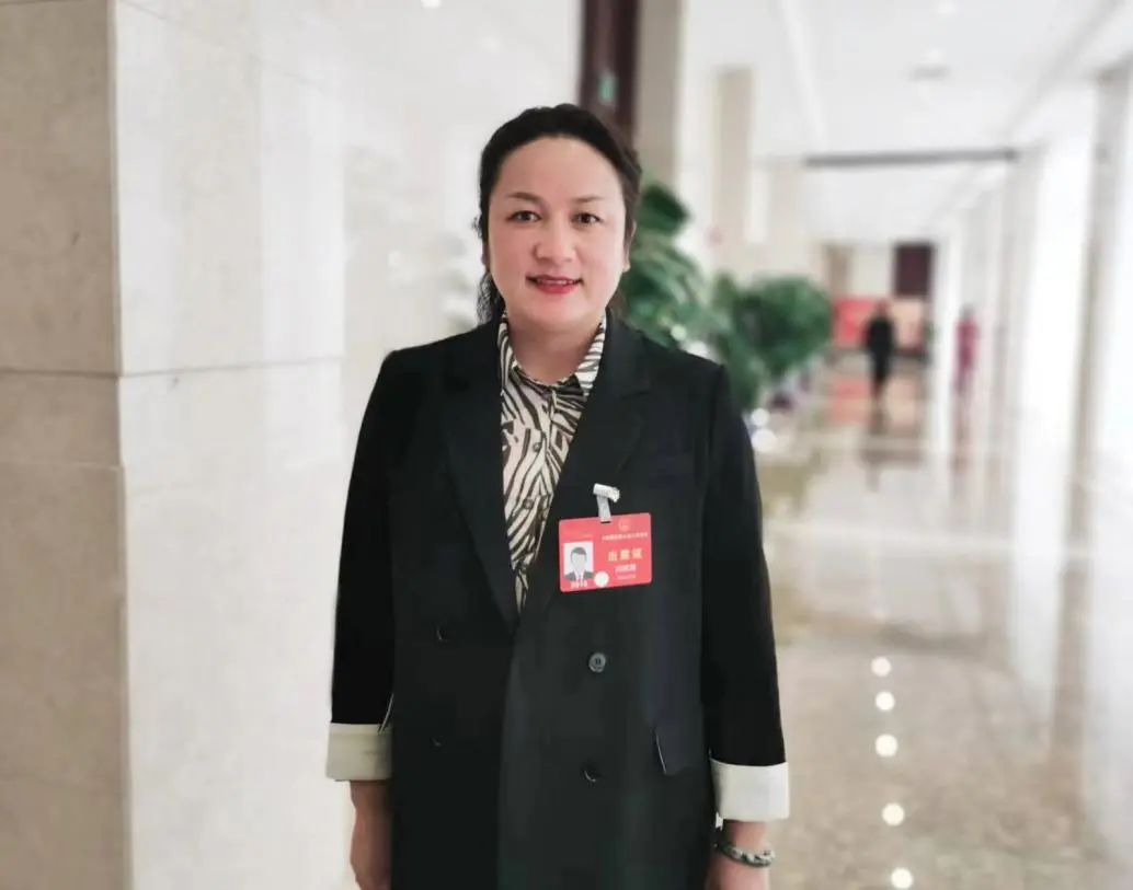 全国人大代表、新疆塔城市第六中学党支部书记闵晓青。本人供图