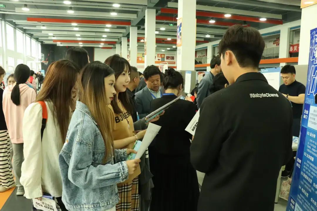 招聘会简历模板_招聘会心得体会_招聘会