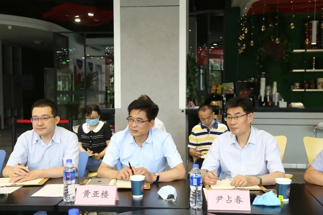 西青区区长白凤祥与康婷生物一行参观研究院