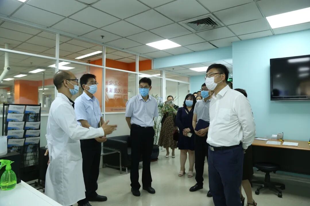 西青区区长白凤祥与康婷生物一行参观研究院