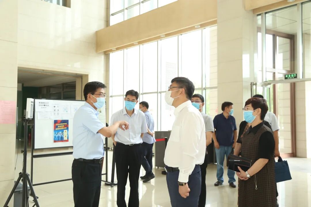 西青区区长白凤祥与康婷生物一行参观研究院