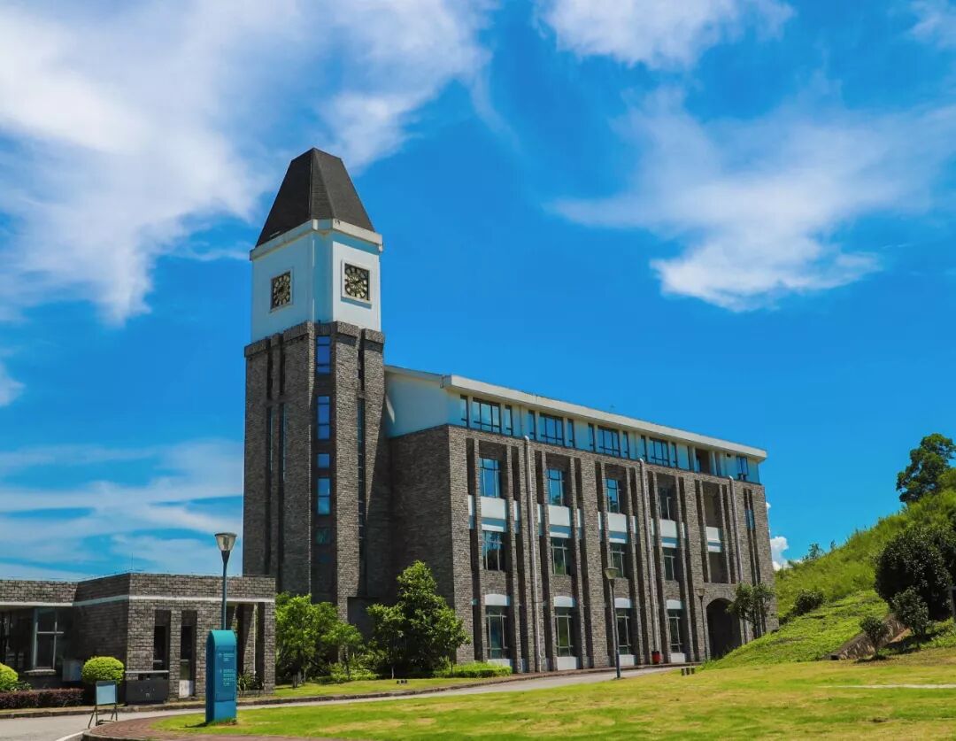 广东东软学院的美术类本科录取情况也顺利结束,视觉传达设计,环境设计