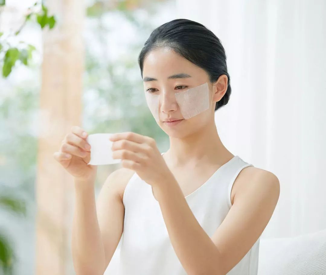 伊诗露化妆水和薏仁水_化妆水健康水_水焦点化妆品是杂牌吗