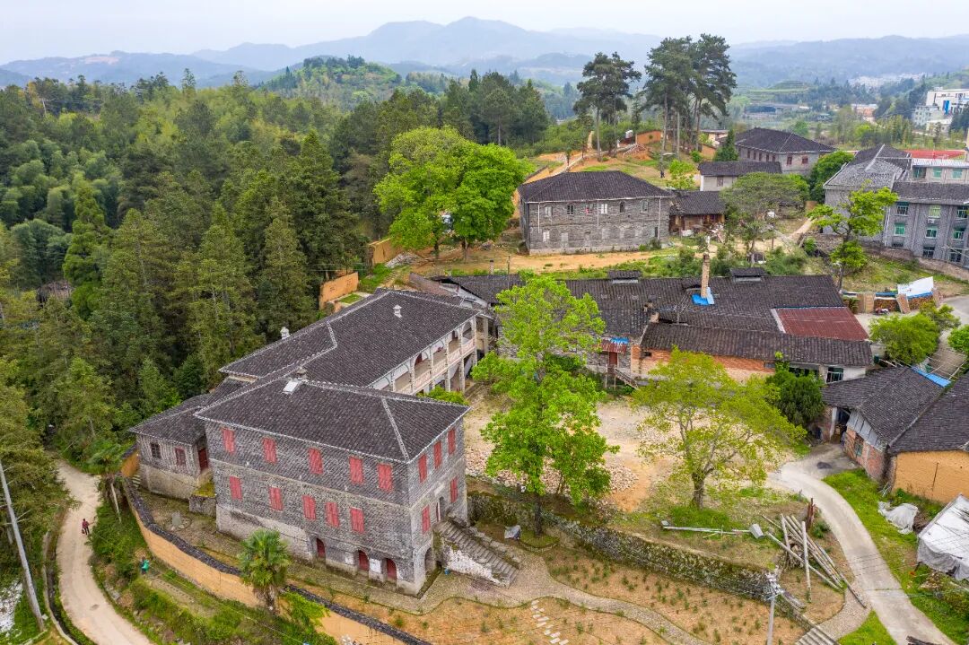 那时正值小年,在家家户户的贺岁声中,阮英平,范式人率领闽东红军独立