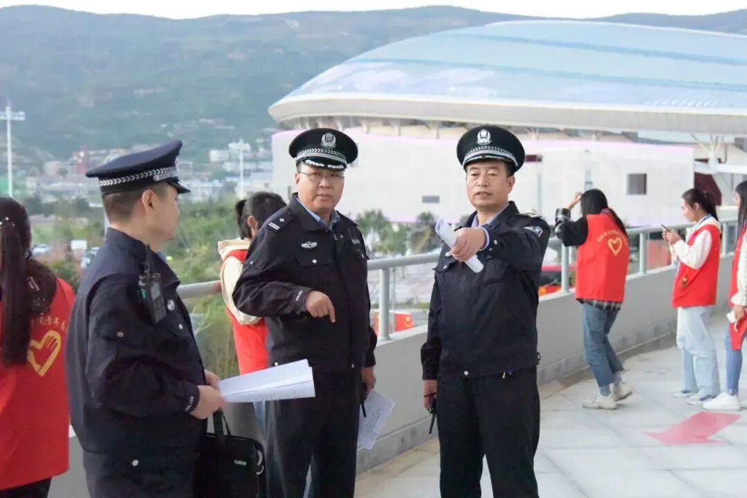 他走了曾坚守基层8年为破盗窃案光脚走20公里山路