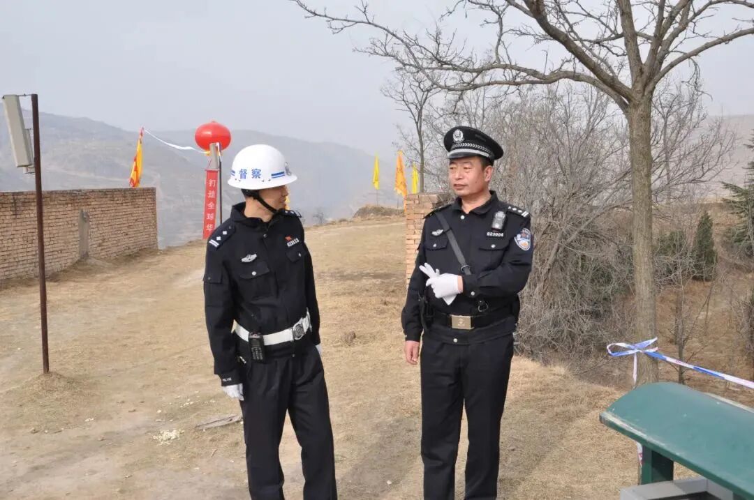 他走了曾坚守基层8年为破盗窃案光脚走20公里山路