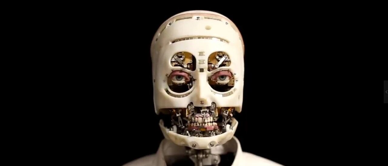 迪士尼推出四眼服务生，能跟你流畅交流，吓到孩子怎么办