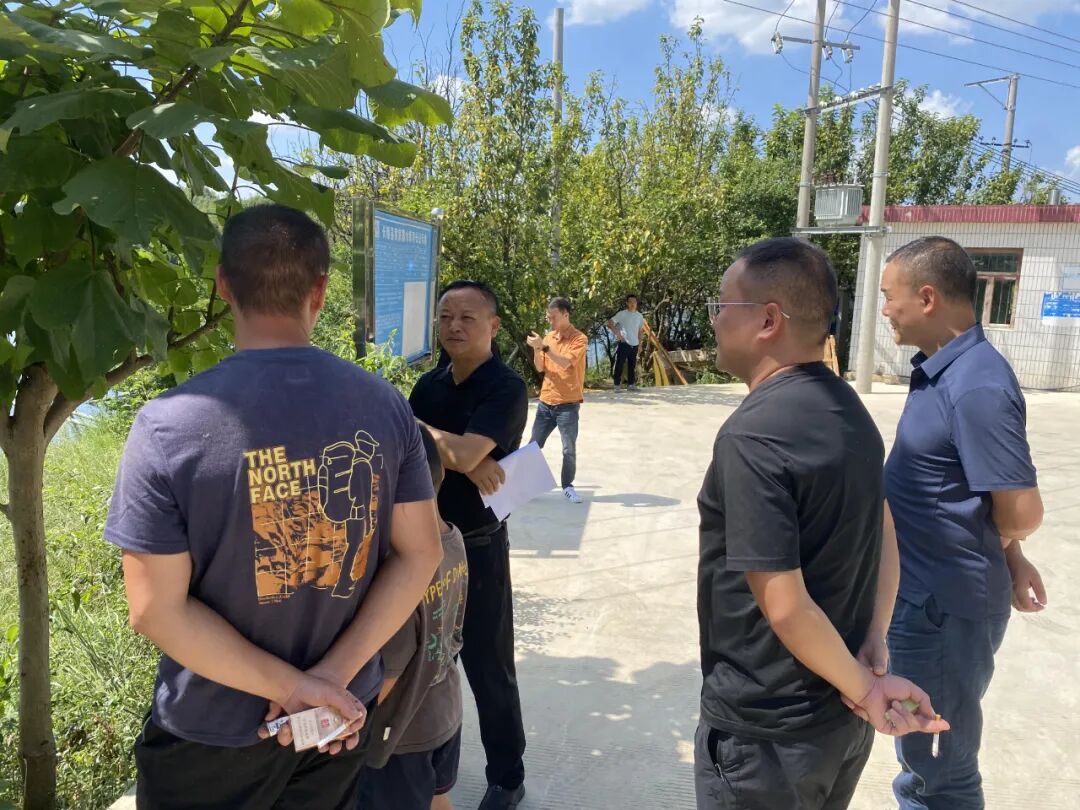 长寨街道调研指导森林防火及抗旱工作,实地抽查广顺镇黄家寨水库安全